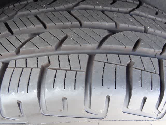 Used 2023 Chevrolet Traverse LT FWD image 39