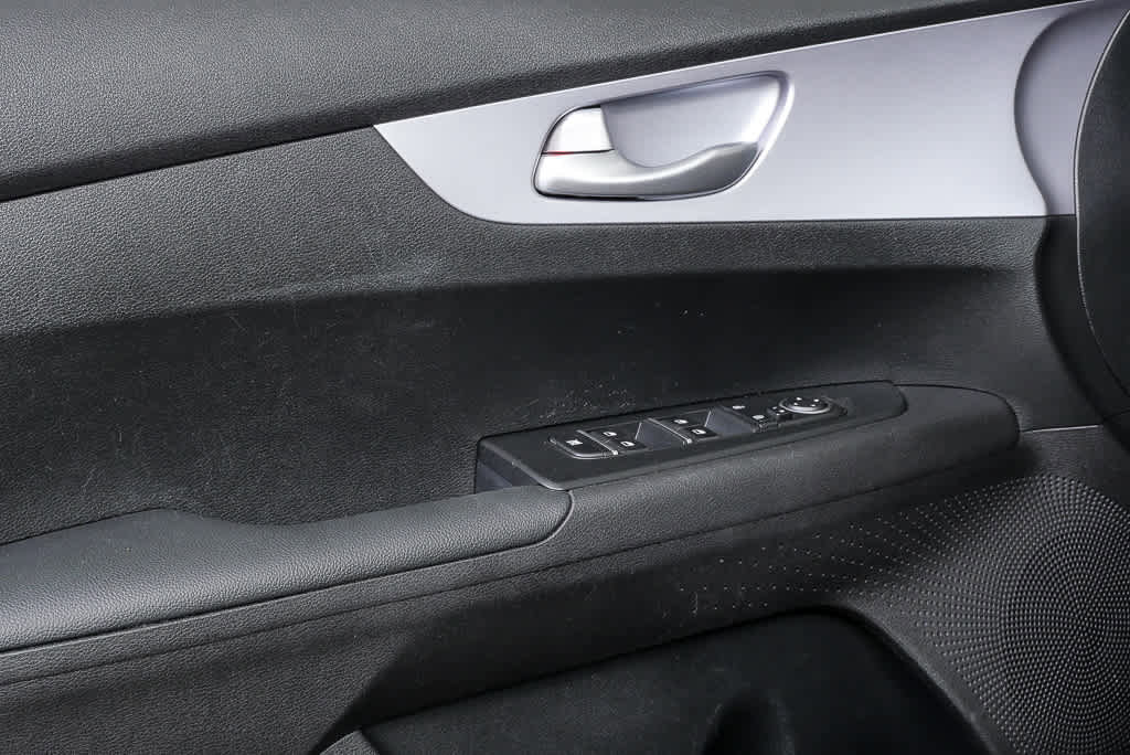 Used 2024 Kia Forte LXS w/ LXS Technology Package FWD image 6