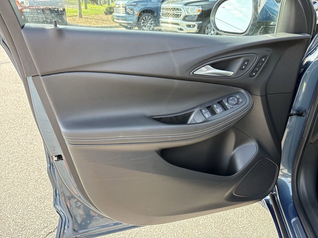 Used 2024 Buick Encore GX Avenir image 24