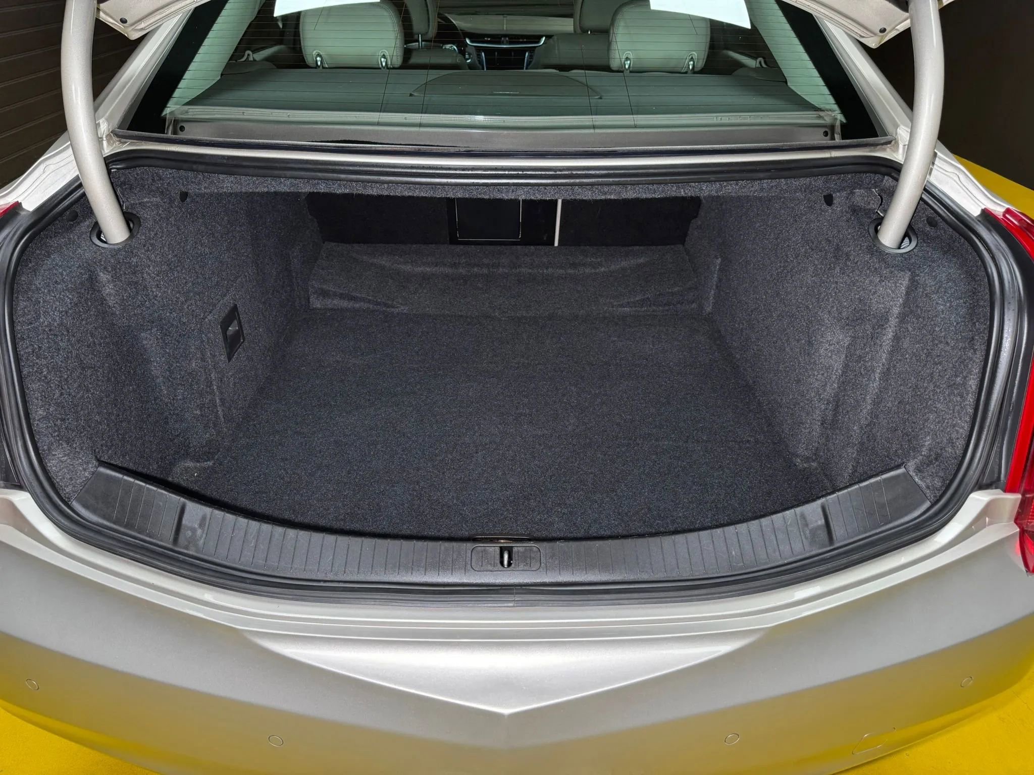 Used 2013 Cadillac XTS Luxury image 29