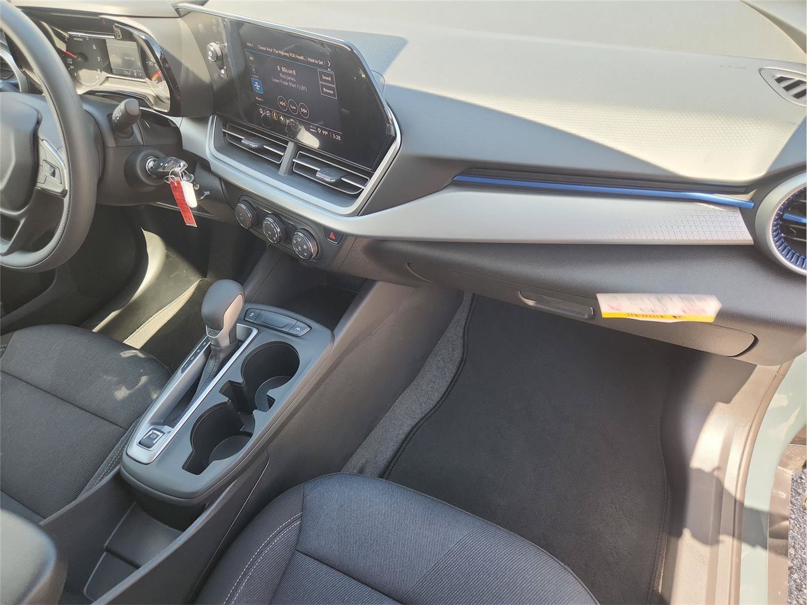 Used 2026 Chevrolet Trax LS FWD image 25