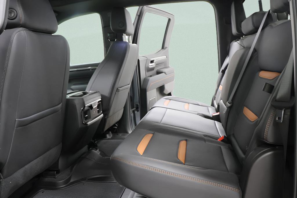 Used 2025 GMC Sierra 1500 AT4 w/ AT4 Premium Package image 9