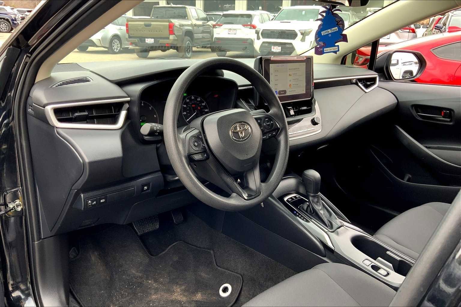 Used 2024 Toyota Corolla LE FWD image 17