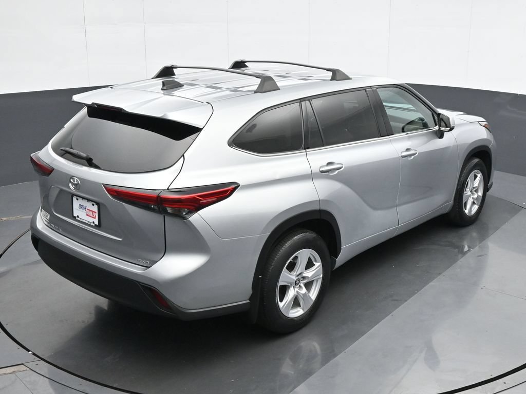 Used 2022 Toyota Highlander L AWD/4WD image 23