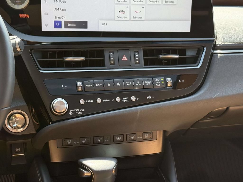 Used 2024 Lexus ES 300h w/ Technology Package FWD image 19