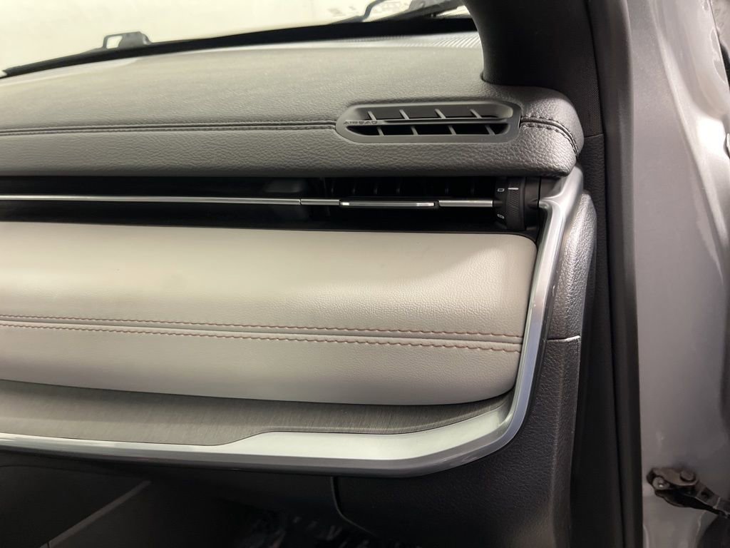 Used 2025 Jeep Compass Limited AWD/4WD image 19