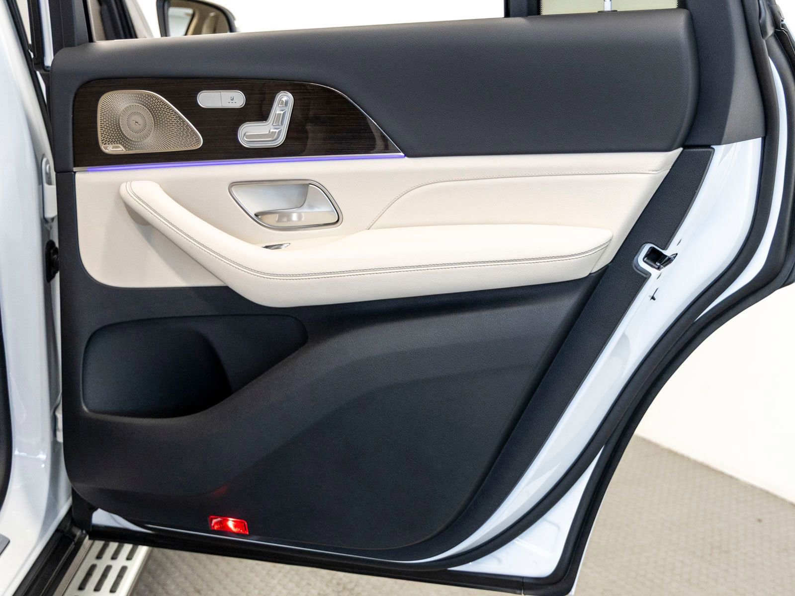 Used 2026 Mercedes-Benz GLS 450 4MATIC image 23