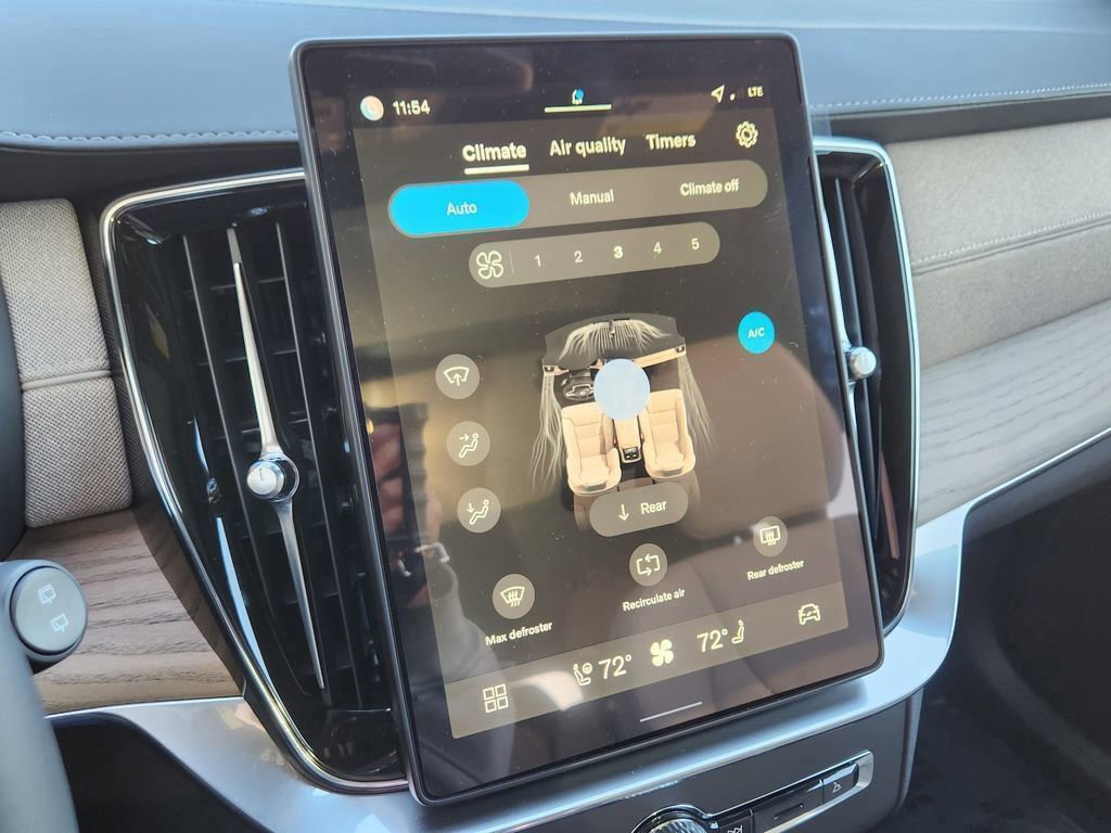 New 2026 Volvo XC90 T8 Plus w/ Protection Package Premier image 9