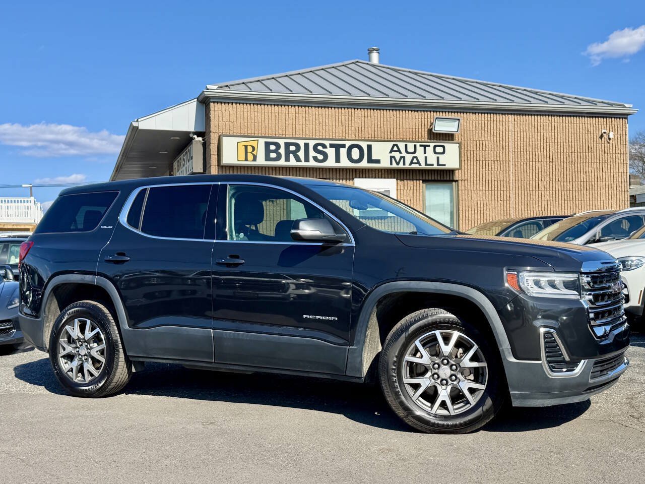 Used 2020 GMC Acadia SLE FWD image 1