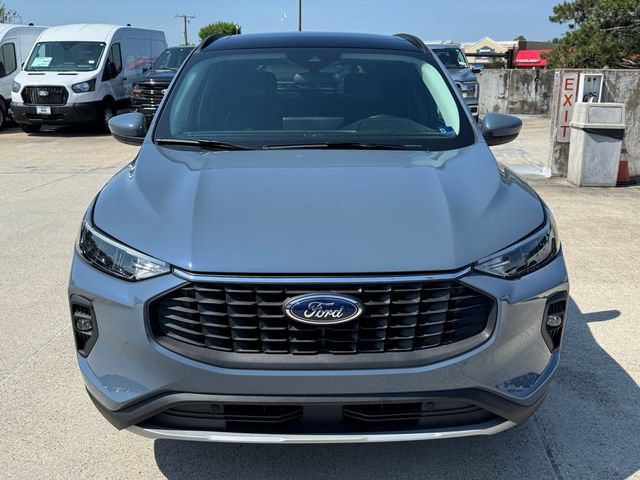 Certified 2025 Ford Escape SE FWD image 2