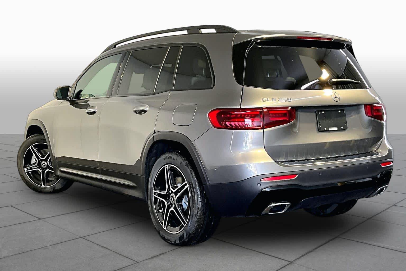New 2026 Mercedes-Benz GLB 250 4MATIC image 3