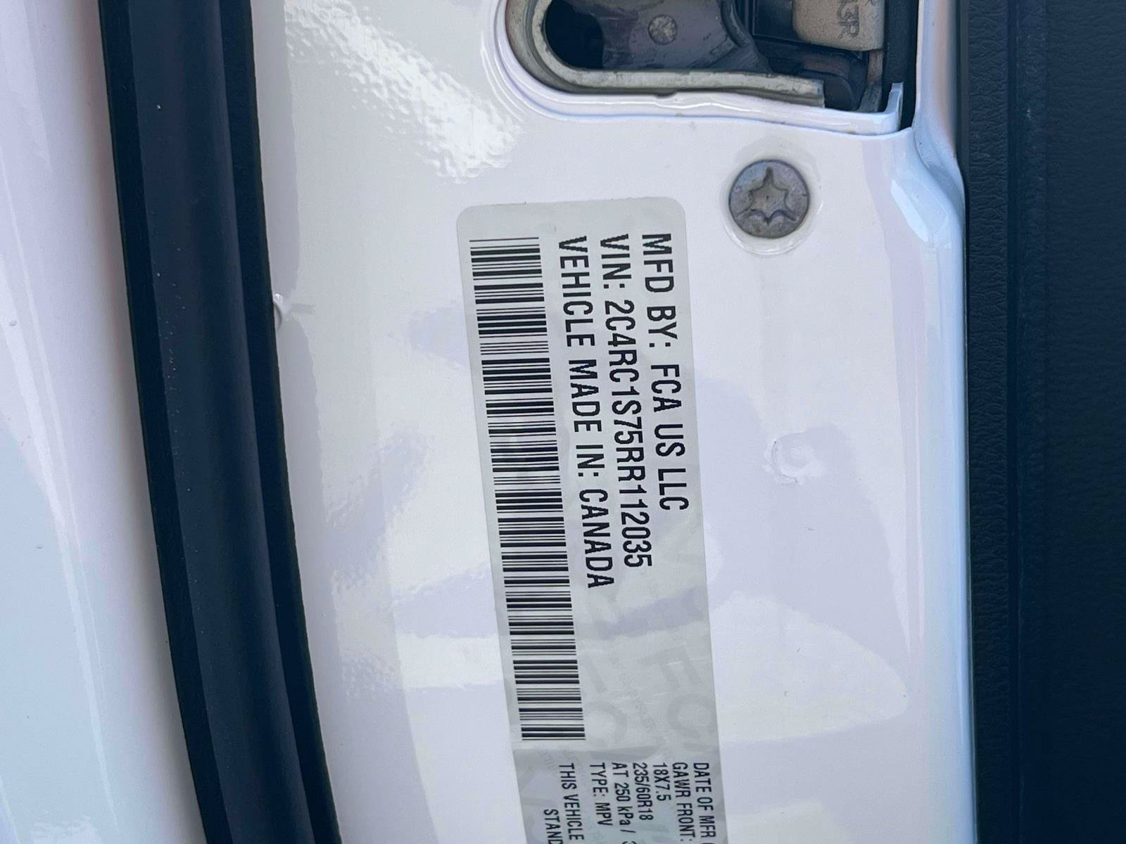 Used 2024 Chrysler Pacifica Limited FWD image 16