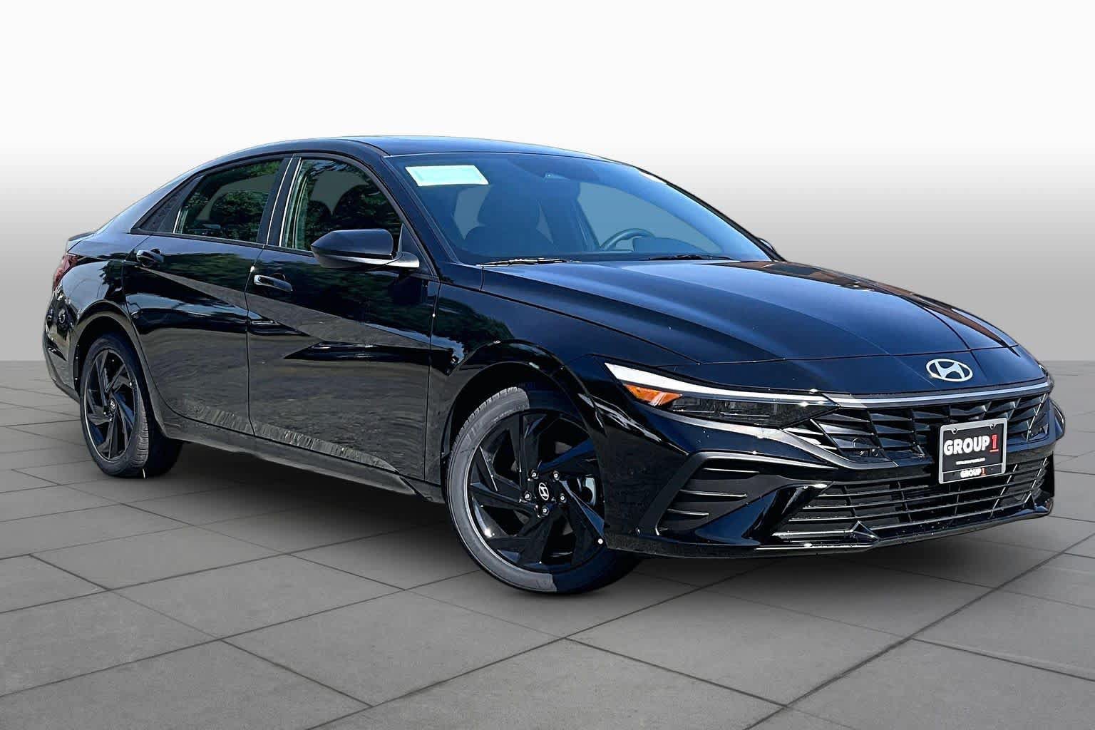New 2026 Hyundai Elantra SEL Sport FWD image 2