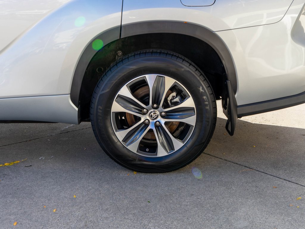 Used 2023 Toyota Highlander L image 32