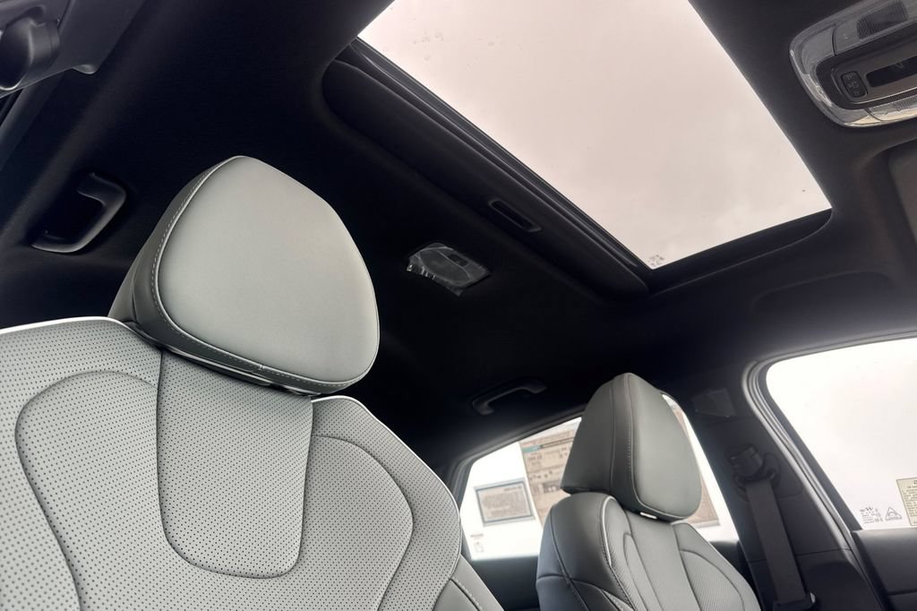 New 2026 Hyundai Elantra Limited FWD image 16