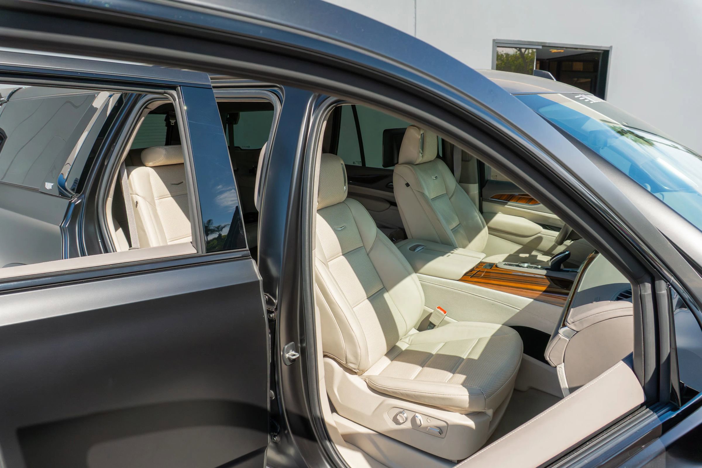 Used 2024 Cadillac Escalade Sport Platinum w/ LPO, ONYX Package image 54