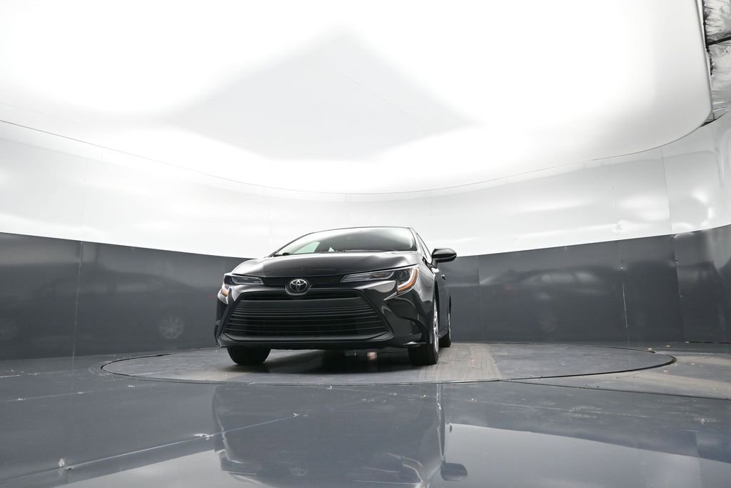 Used 2024 Toyota Corolla LE image 29