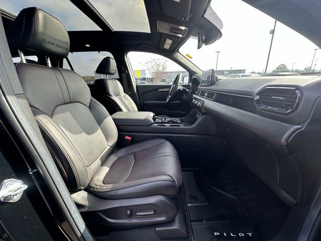 Used 2025 Honda Pilot Black Edition image 30