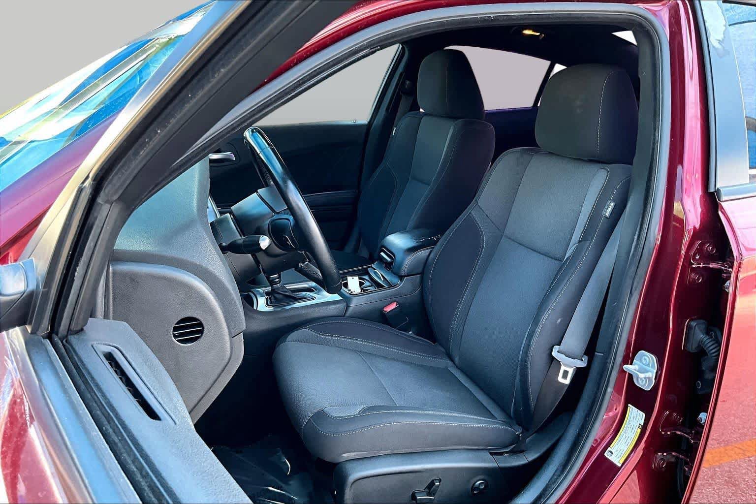 Used 2019 Dodge Charger SXT w/ Blacktop Package RWD image 8