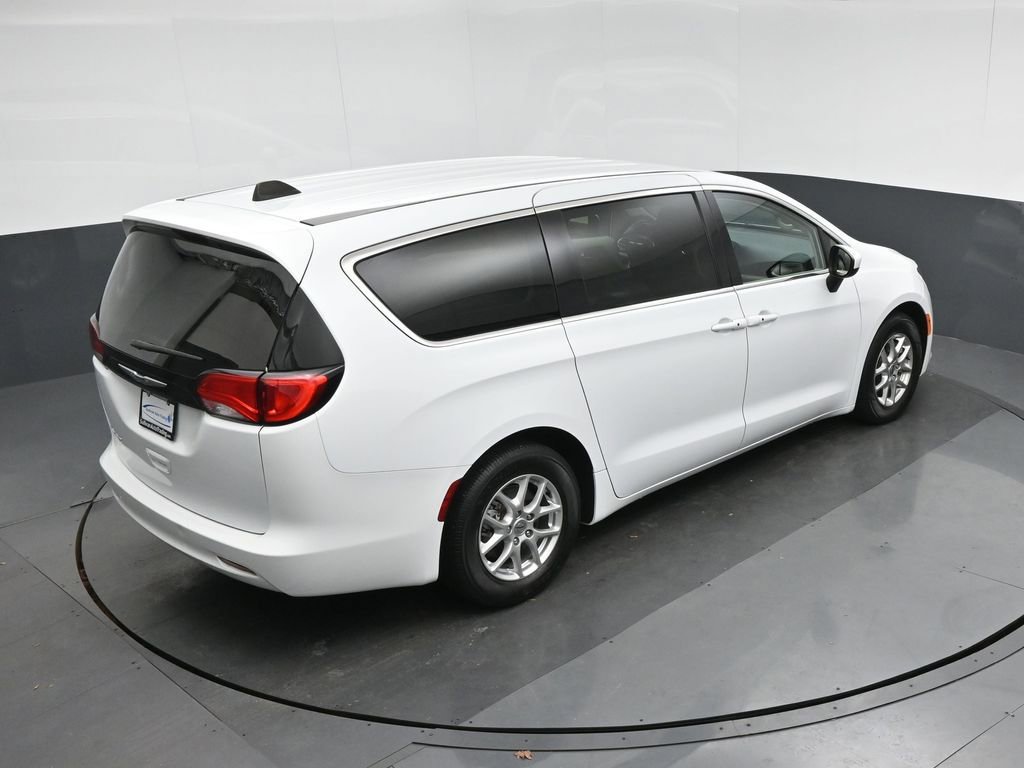 Used 2023 Chrysler Voyager LX image 74
