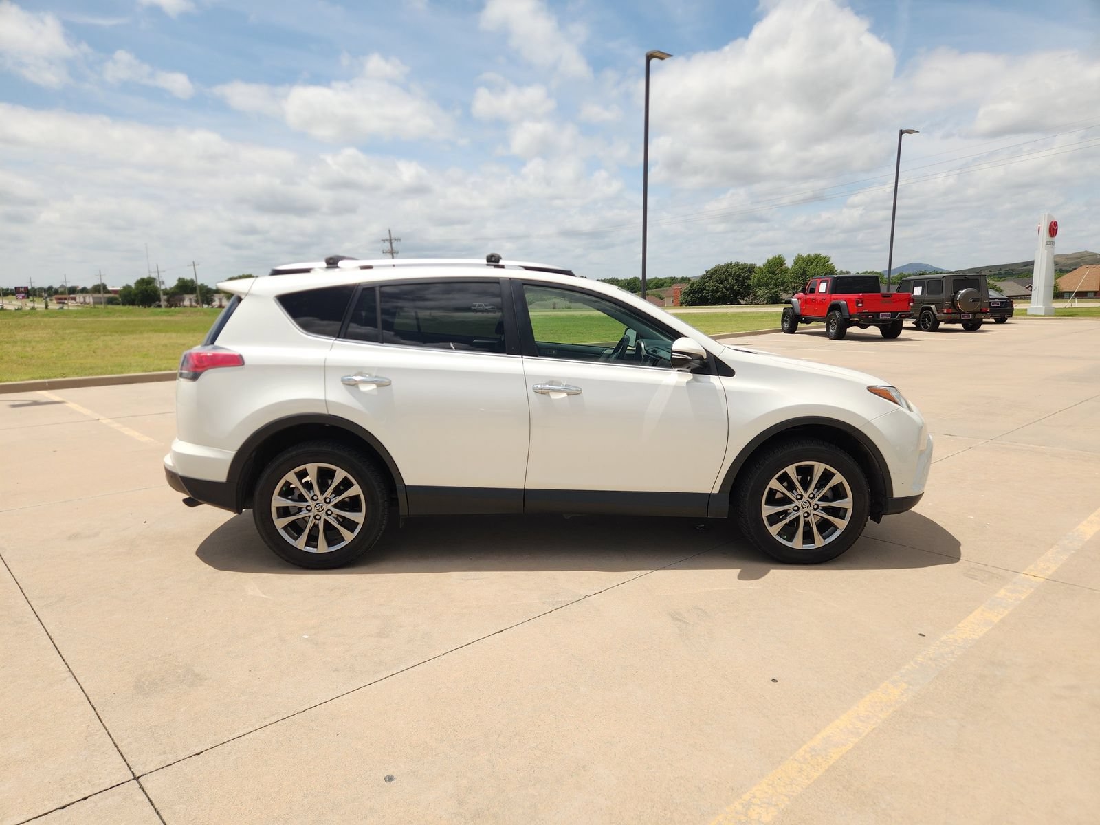 Used 2017 Toyota RAV4 Limited w/ Advanced Technology Package FWD image 7