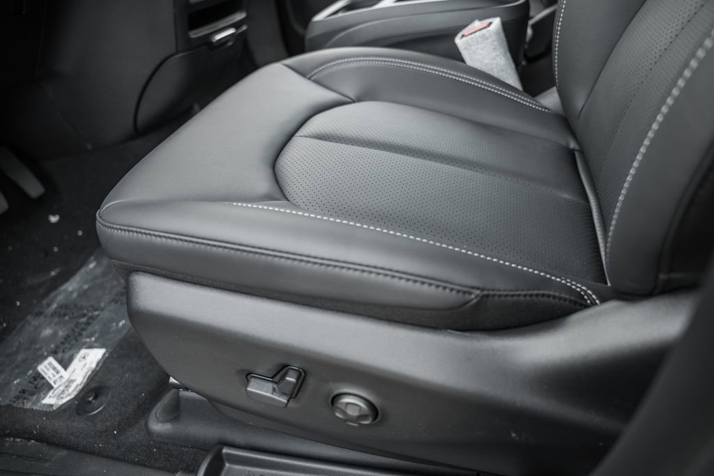 New 2025 Chrysler Pacifica Select image 30