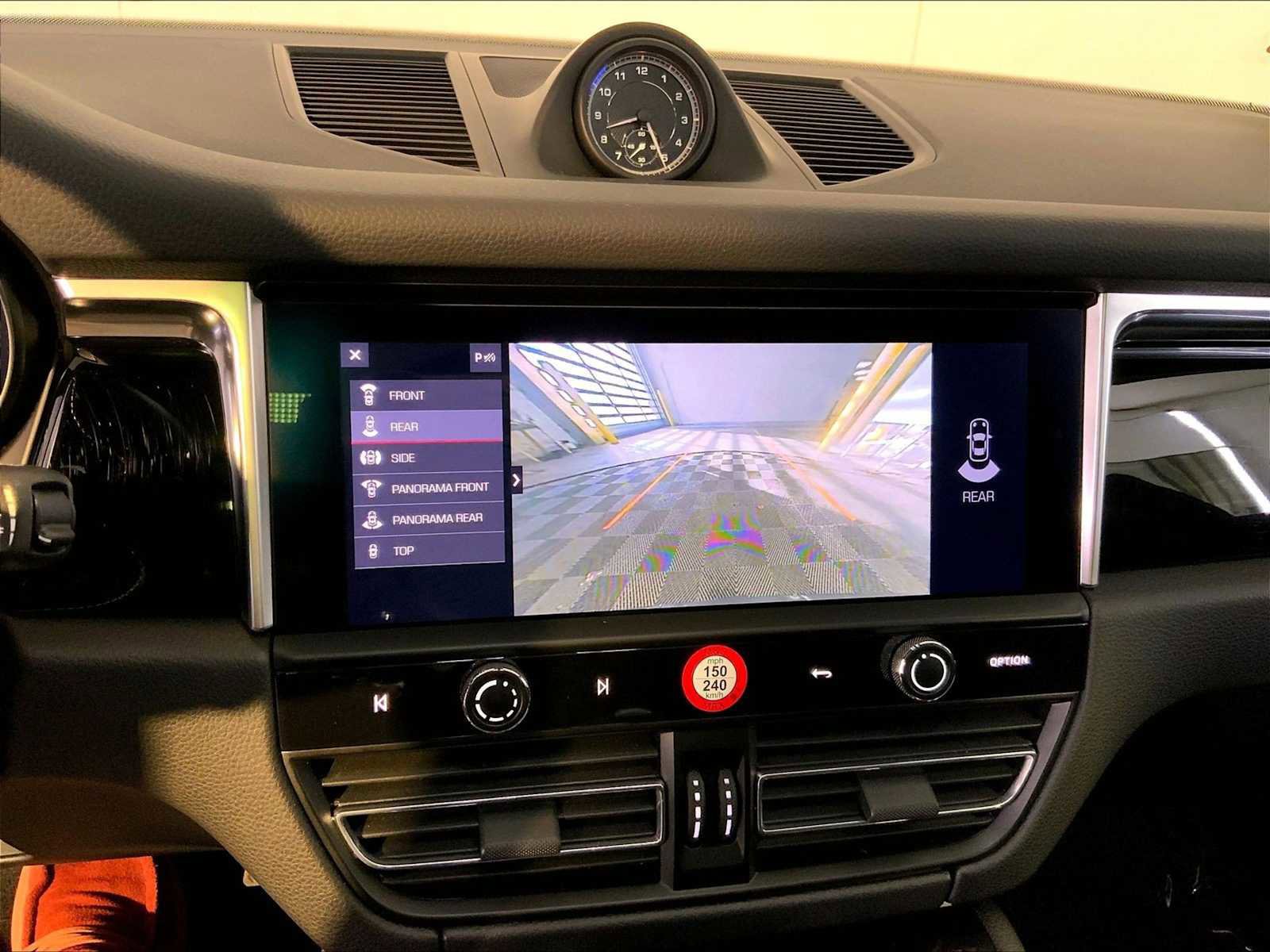 Certified 2024 Porsche Macan image 31