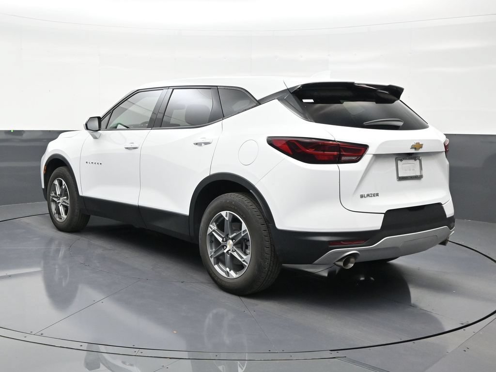 Used 2023 Chevrolet Blazer LT FWD image 3
