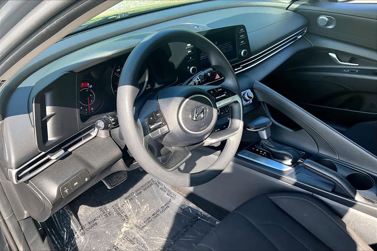 Used 2023 Hyundai Elantra SEL FWD image 18