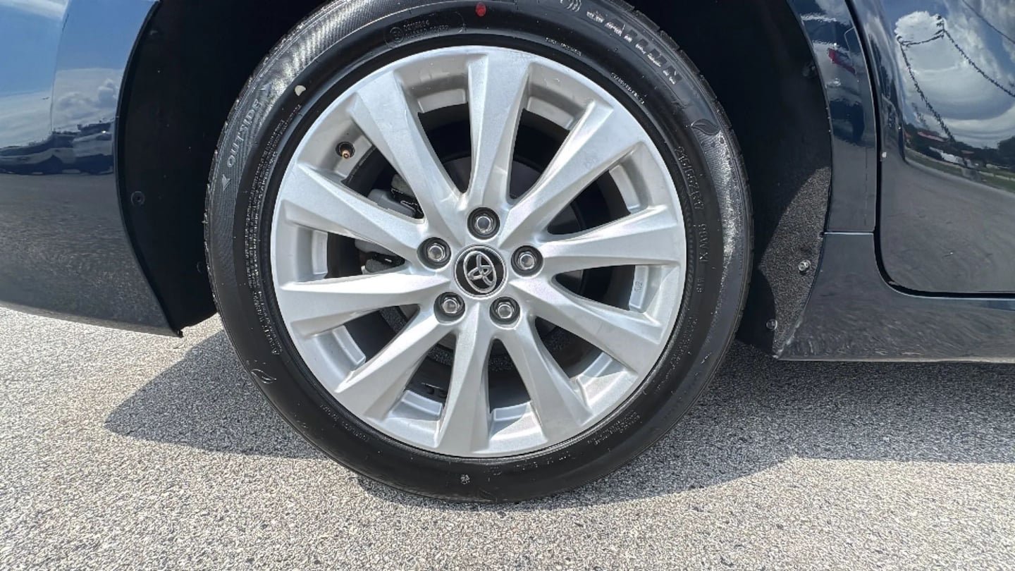 Used 2020 Toyota Camry LE FWD image 33