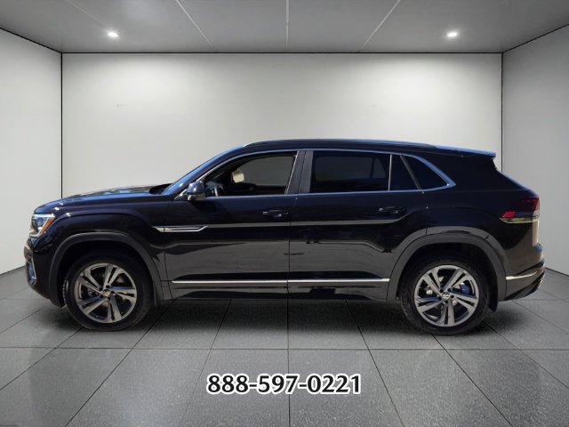 Certified 2024 Volkswagen Atlas Cross Sport SEL R-Line AWD/4WD image 2