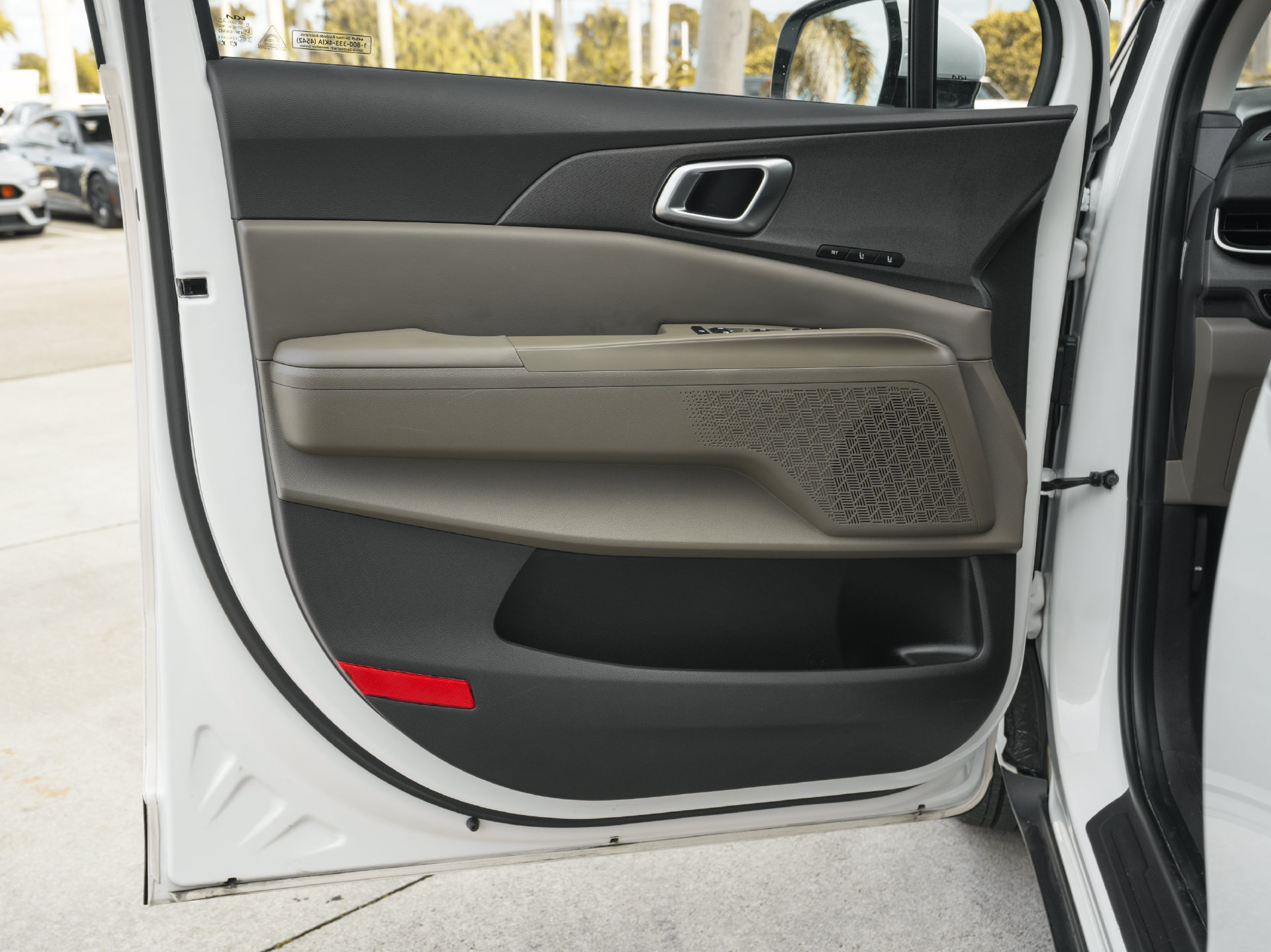 Used 2026 Kia Carnival EX FWD image 40