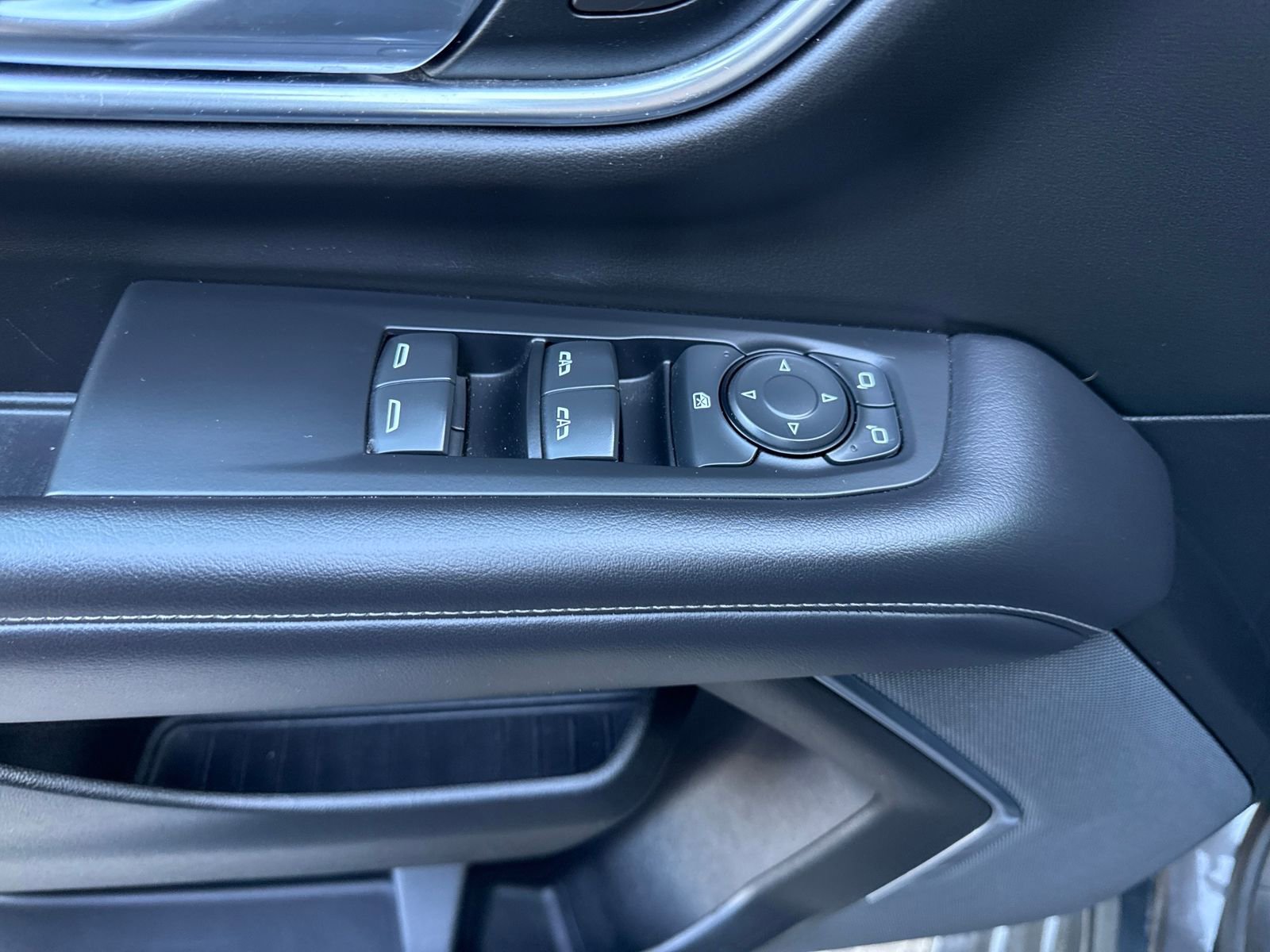 Used 2021 Chevrolet Suburban LS w/ Driver Alert Package image 11