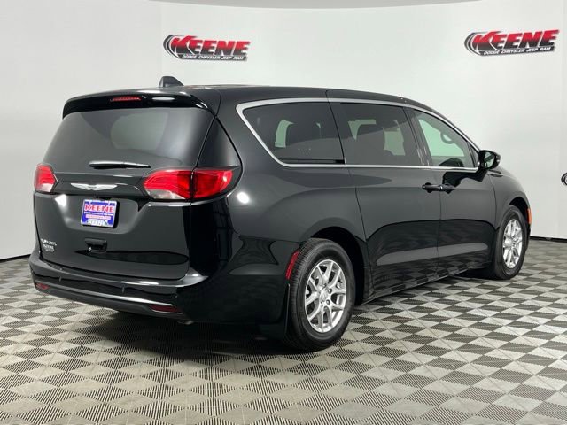 New 2026 Chrysler Voyager LX image 3