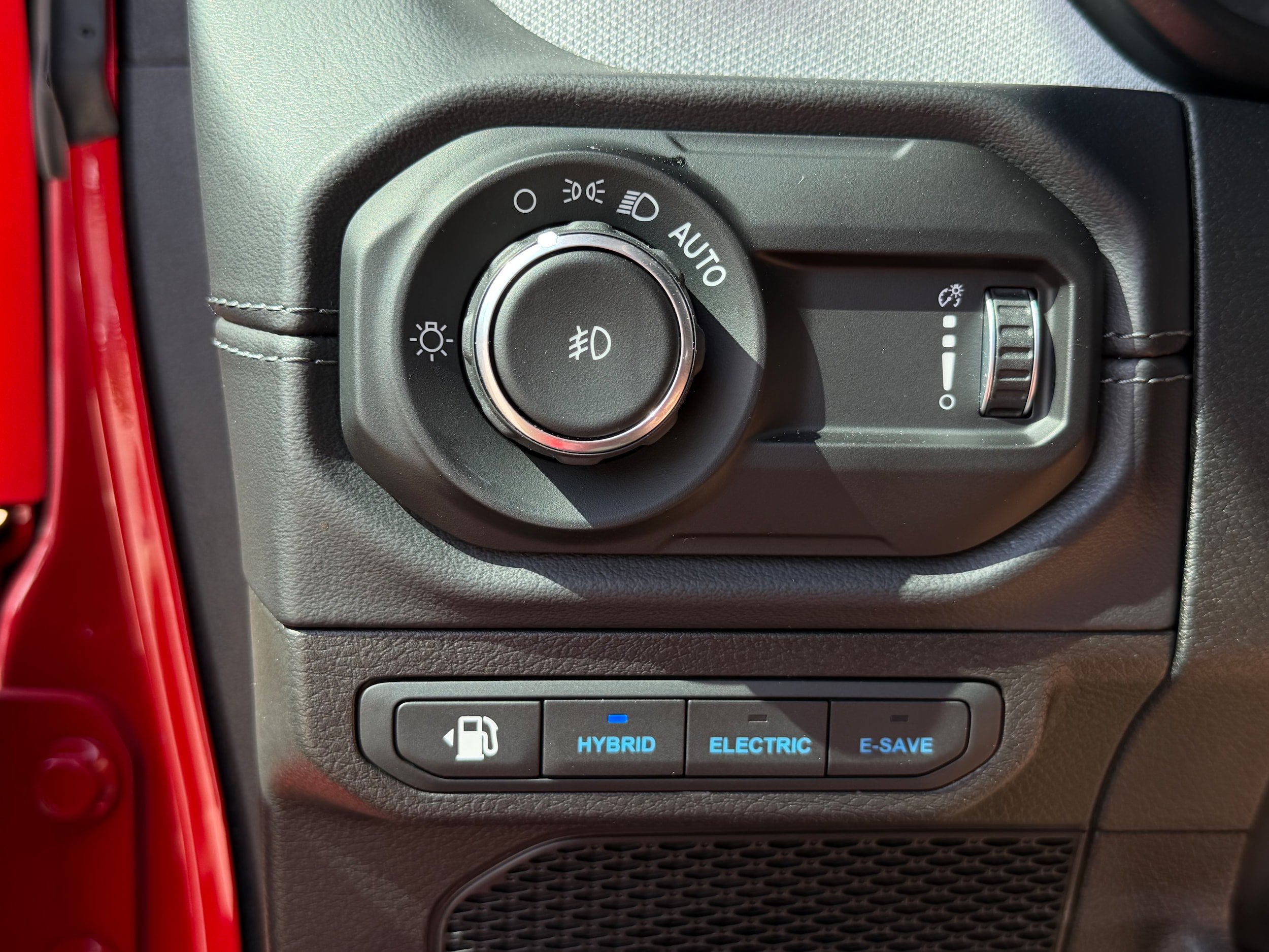 Used 2025 Jeep Wrangler Unlimited Sahara AWD/4WD image 24