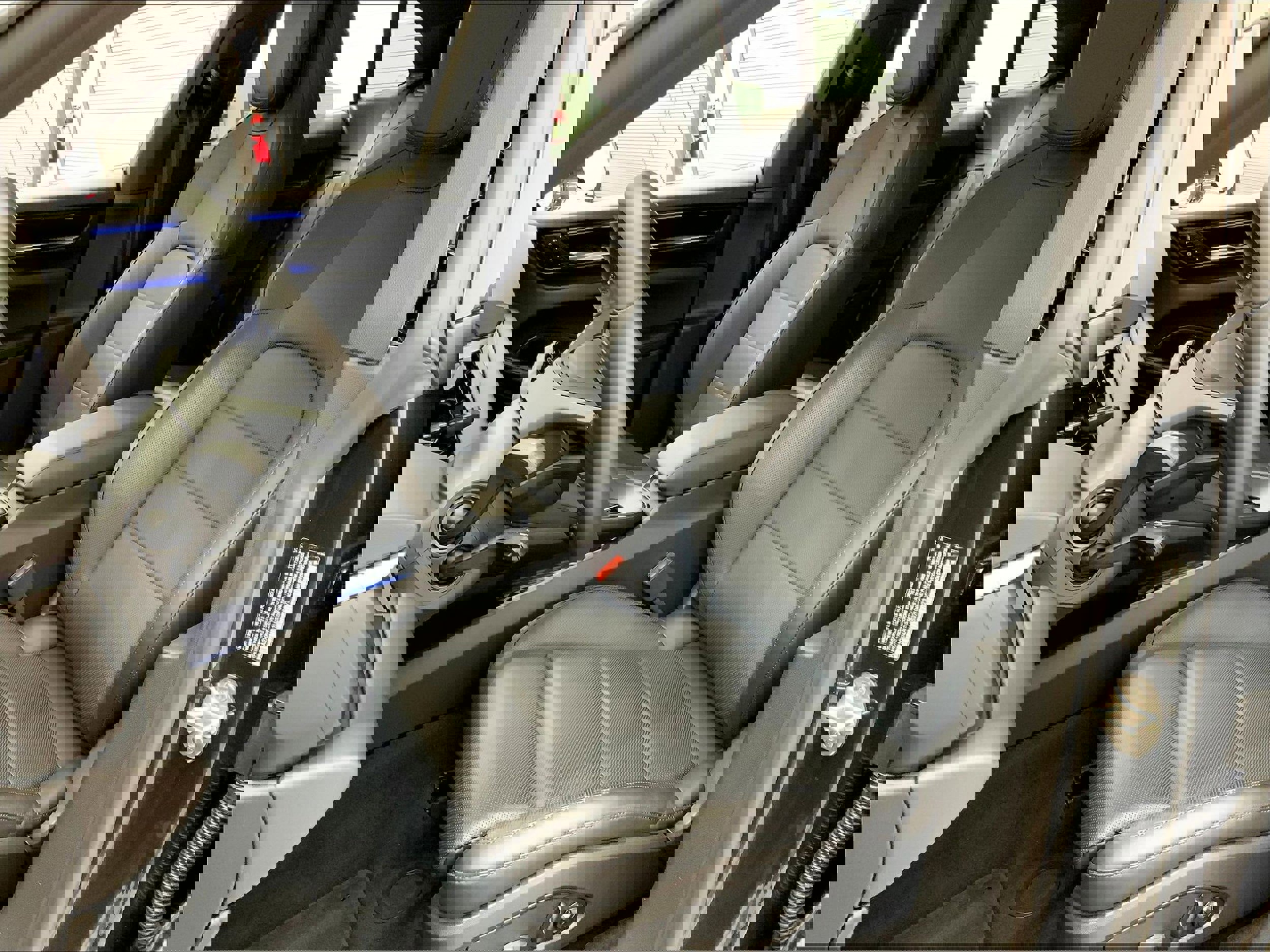 Used 2025 Porsche Macan Electric image 5