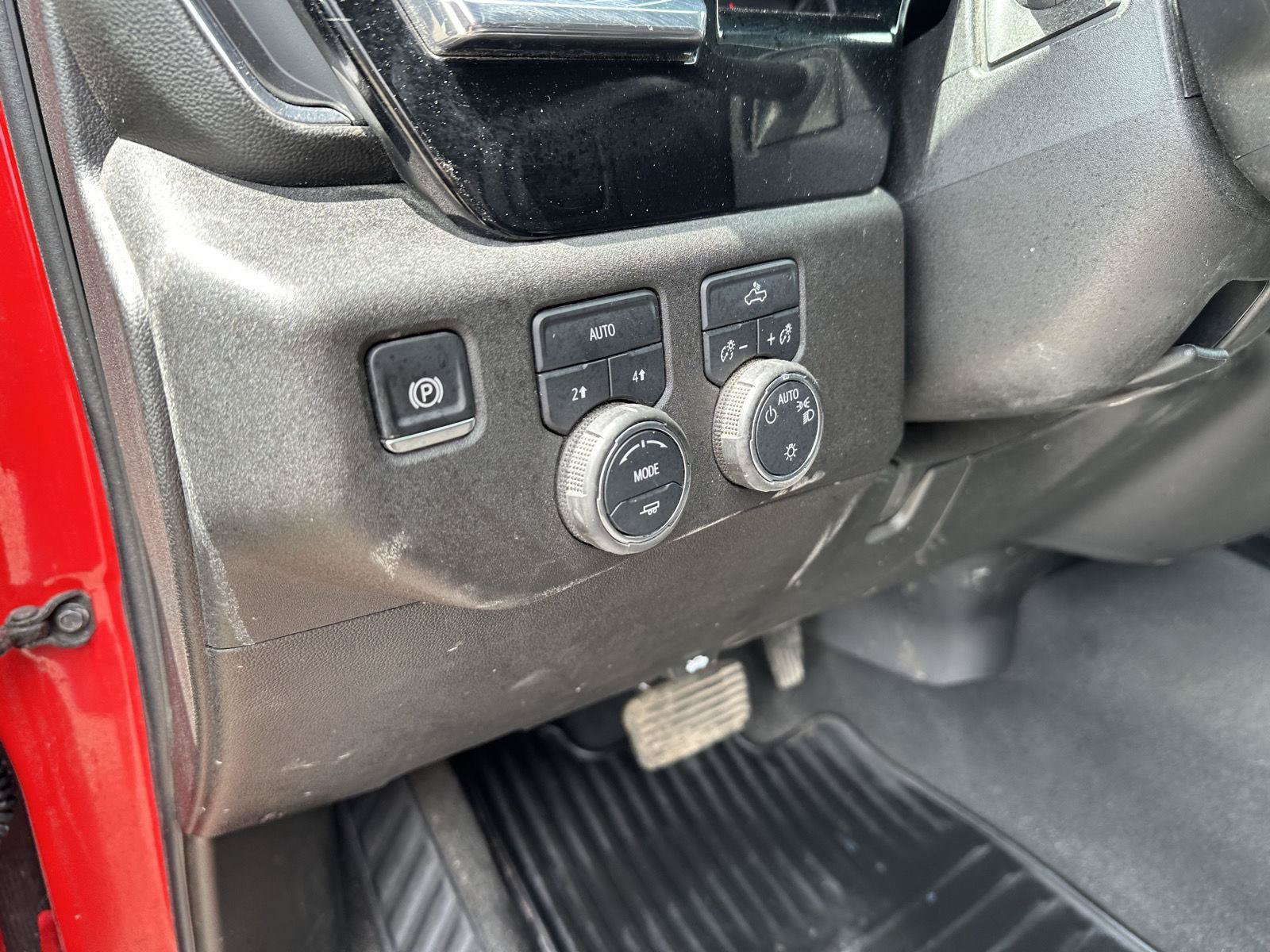 Used 2025 Chevrolet Silverado 1500 LT AWD/4WD image 18