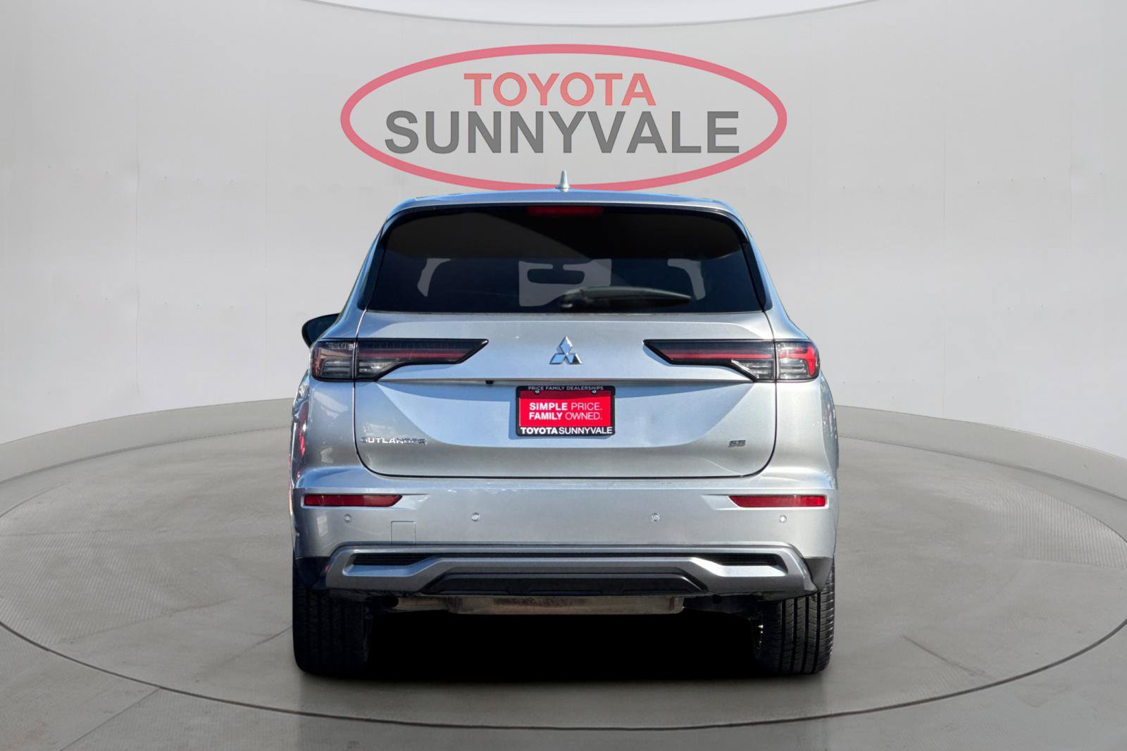 Used 2025 Mitsubishi Outlander SE FWD image 8