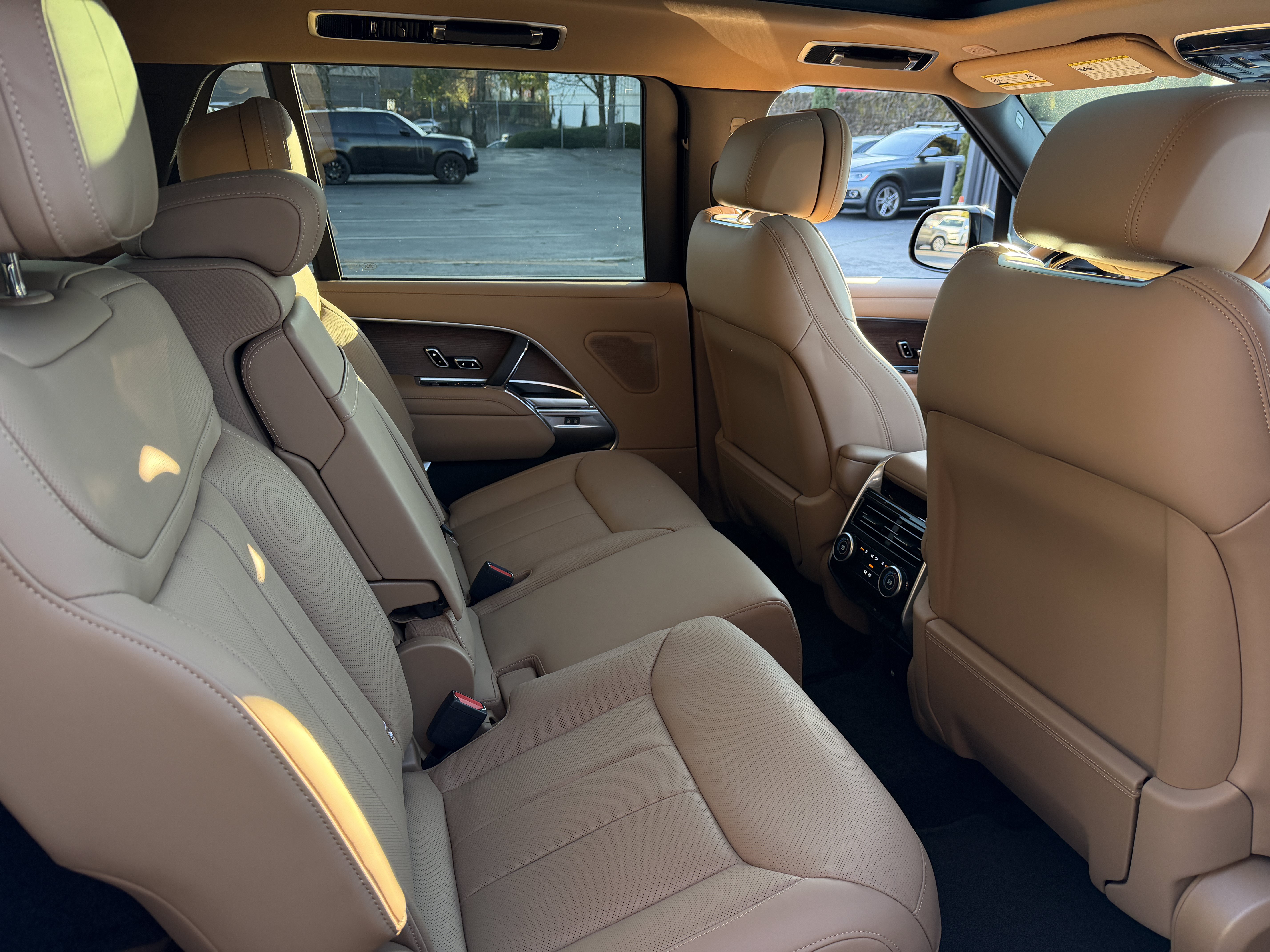 New 2026 Land Rover Range Rover Long Wheelbase SE AWD/4WD image 14