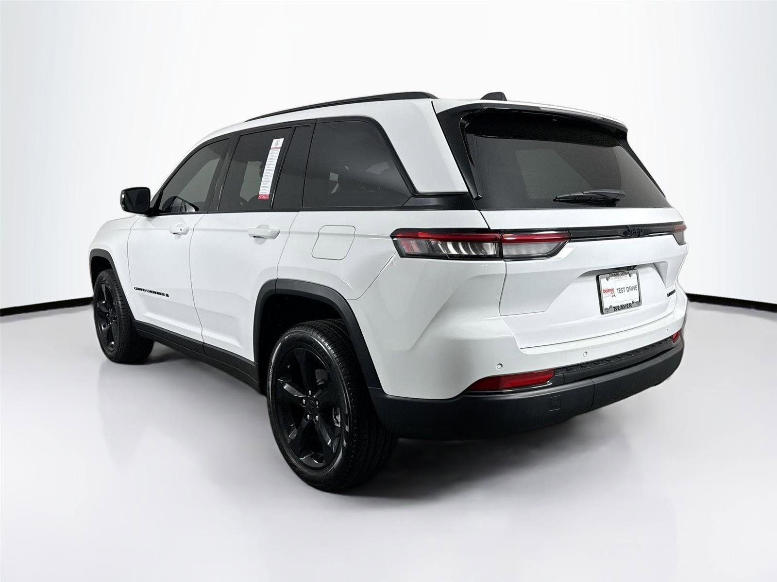 Used 2025 Jeep Grand Cherokee Limited w/ Black Appearance Package RWD image 13