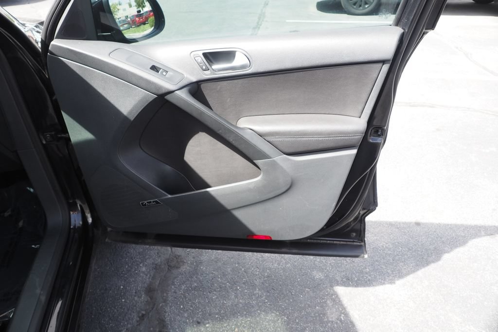 Used 2015 Volkswagen Tiguan S FWD image 21