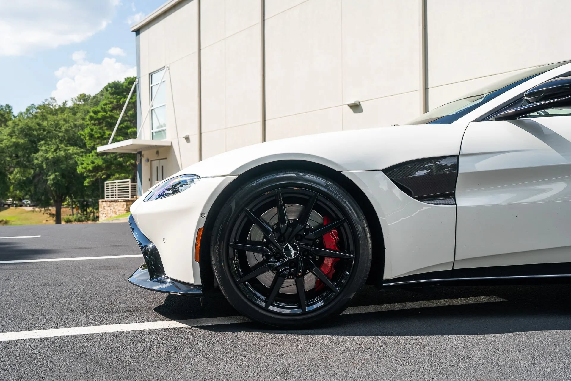 Used 2019 Aston Martin V8 Vantage Coupe RWD image 4