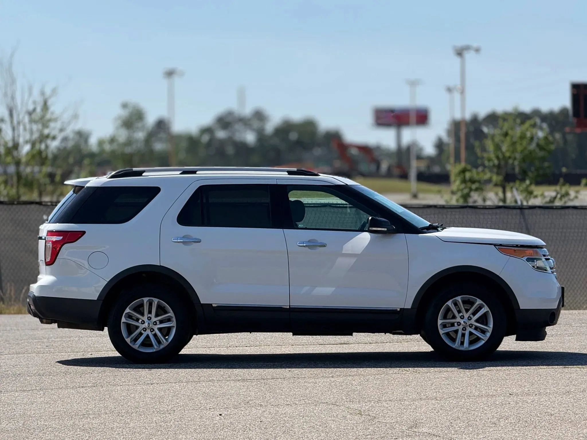 Used 2015 Ford Explorer XLT w/ Equipment Group 202A image 7