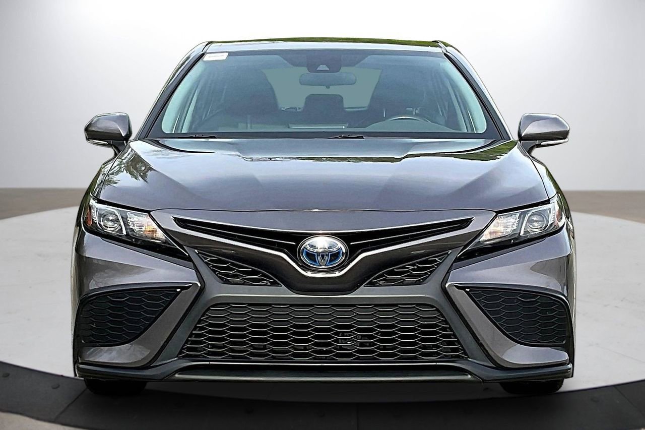 Used 2022 Toyota Camry SE FWD image 3