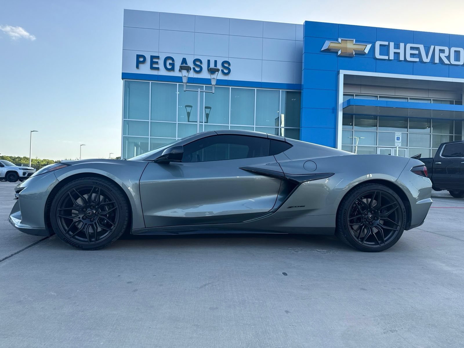 Used 2023 Chevrolet Corvette Z06 w/ Stealth Interior Trim Package RWD image 2
