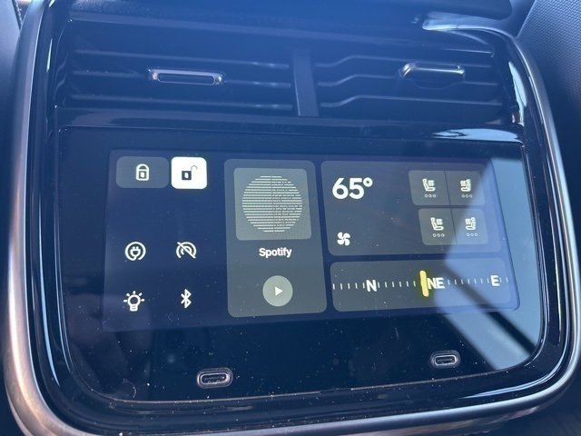 Used 2025 Rivian R1S Adventure image 15