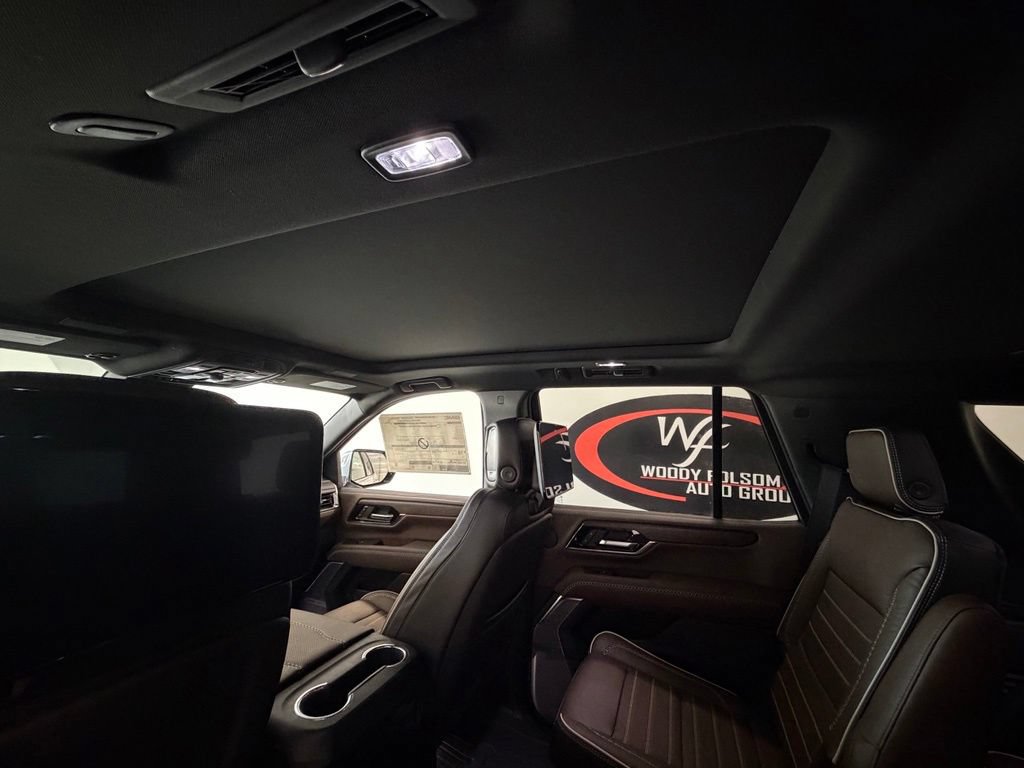 New 2026 GMC Yukon Denali Ultimate w/ LPO, Floor Liner Package AWD/4WD image 13