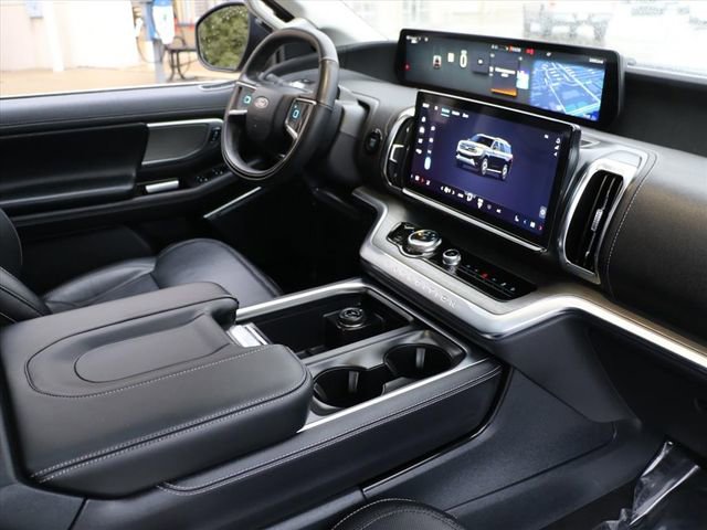 Used 2025 Ford Expedition Platinum image 12