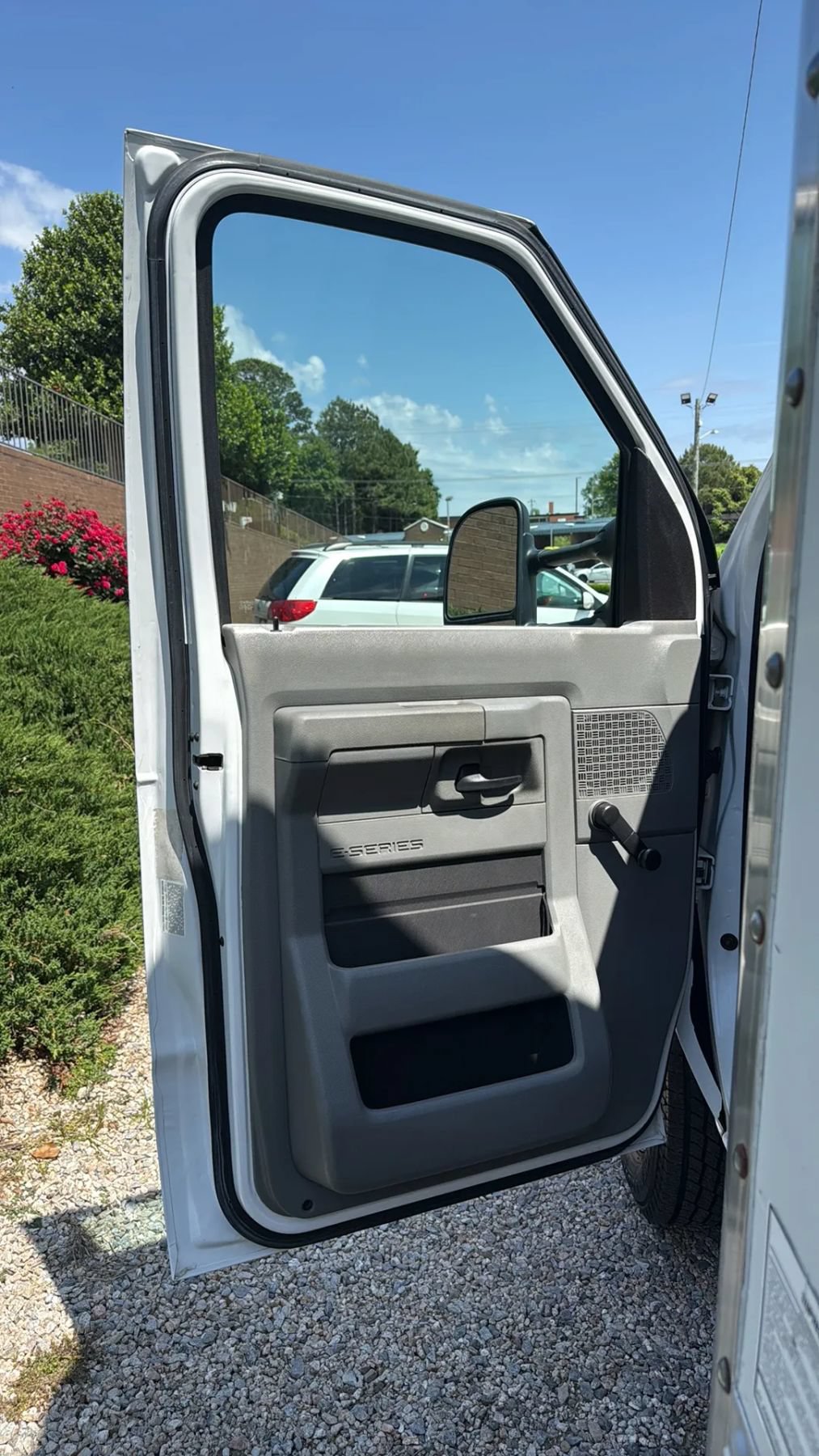 Used 2011 Ford E-450 and Econoline 450 Super Duty RWD image 23