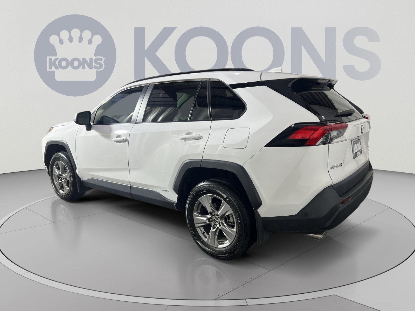 Used 2024 Toyota RAV4 XLE AWD/4WD image 4